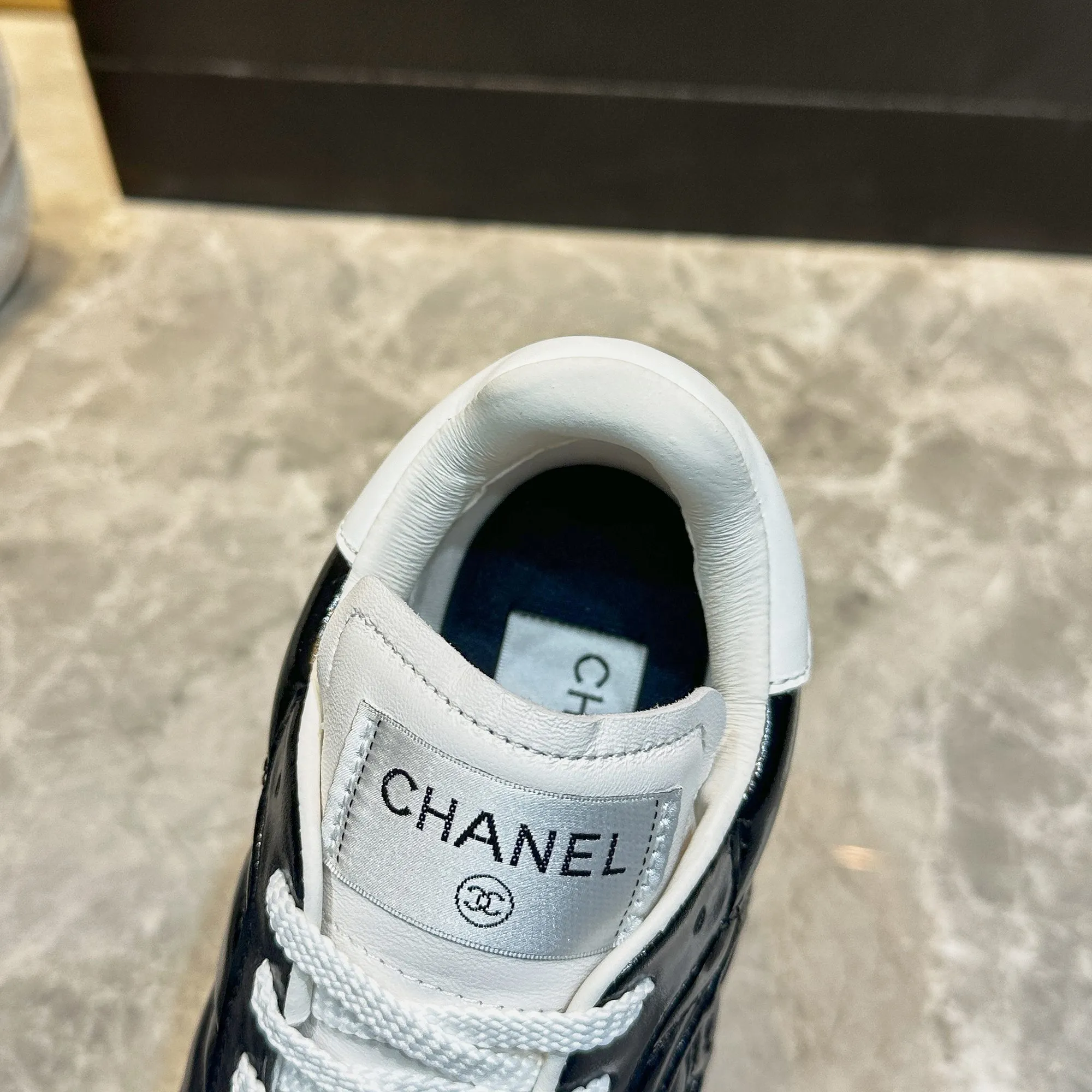 👟👟Ex-factory price 560👟👟 Chanel Chanel - 2024 counter top casual sports shoes This classic design; the upper is electro-embroidered with a variety of techniques; the outsole is fashionable and sporty; it is unusual to incorporate a variety of color matching elements... The diversified mix and match is very beautiful and versatile, casual, fashionable, sports and outdoor can be taken into account... ꫛꫀꪝ Go➫ Material: ❶Upper is made of: Original imported mixed-breed sheep ❷Inside made of: original imported breathable sheepskin ❸Outsole based on: original TPU outsole Full set of boutique packaging for women 35–41